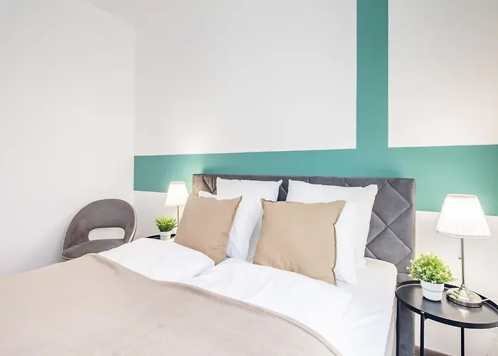 Brand New - Modern & Comfy At River