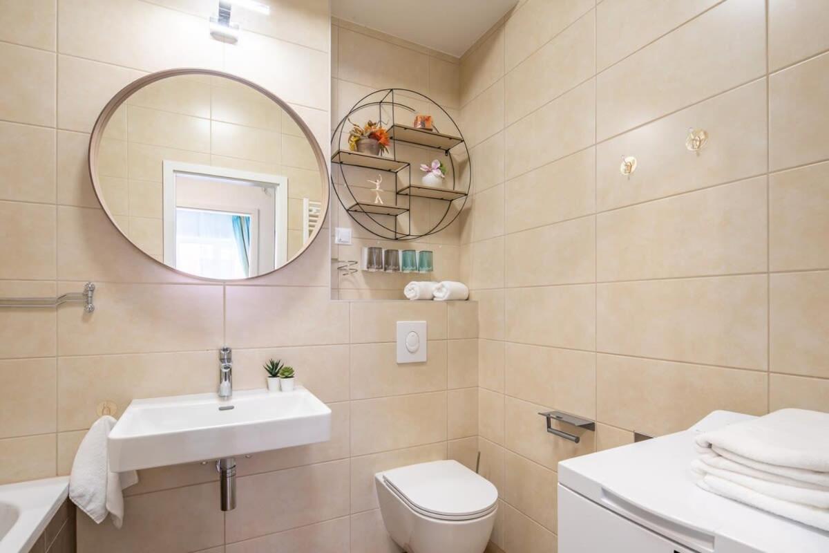 Apartment Brand New - Modern & Comy At River Budapest