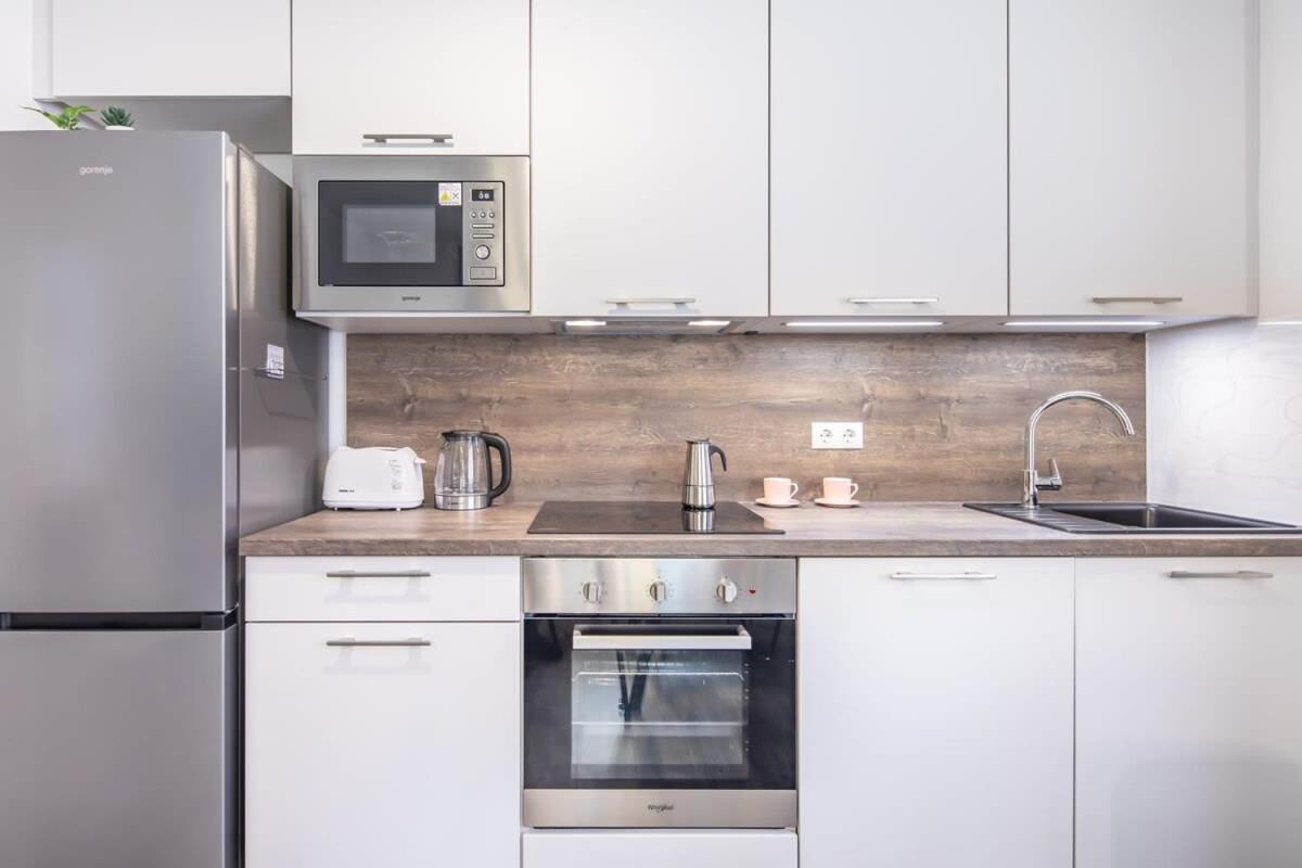 Brand New - Modern & Comy At River Apartment *